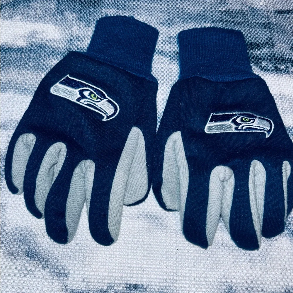 Seattle Seahawks Two Tone Gloves -Youth Size- Ages 5-8 Yrs.